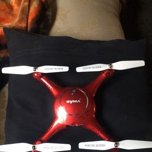 This is a x5uw fpv real-time 4 channel remote control quadcopter
